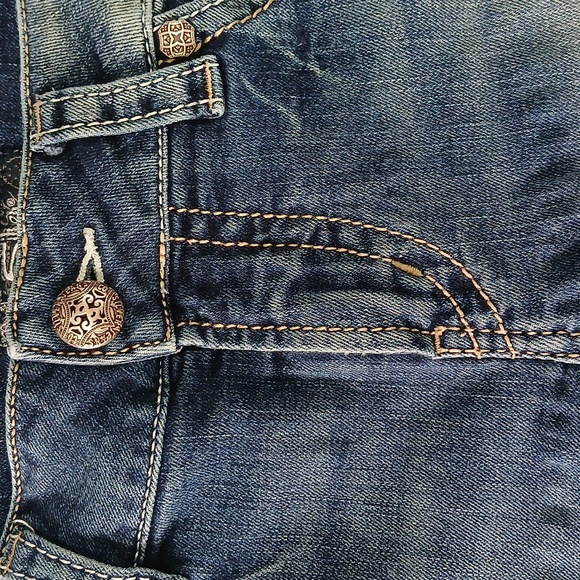 Silver Jeans Suki Mid Shorts - Picture 2 of 6